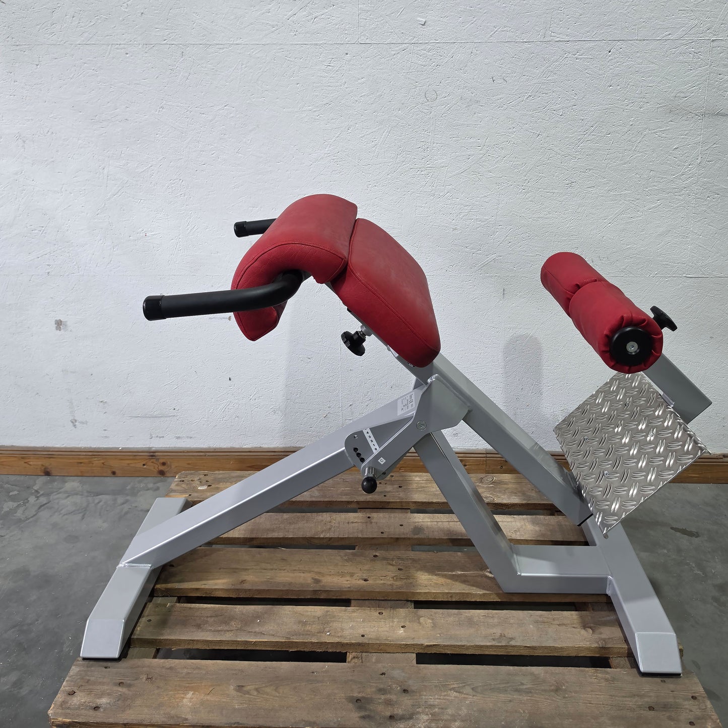 SVG Hyperextension 45° - Back extension bench and lumbar trainer in one device, adjustable, frame color silver, used - refurbished condition