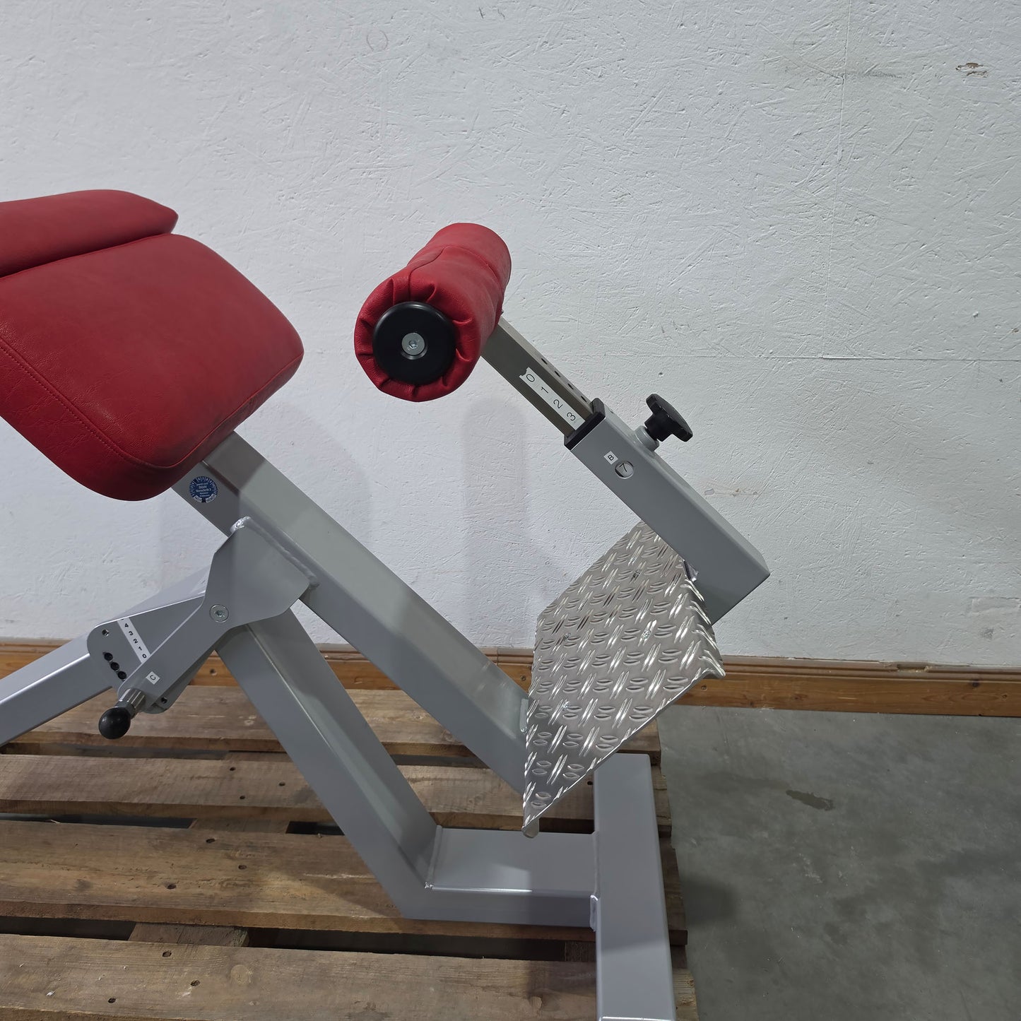 SVG Hyperextension 45° - Back extension bench and lumbar trainer in one device, adjustable, frame color silver, used - refurbished condition
