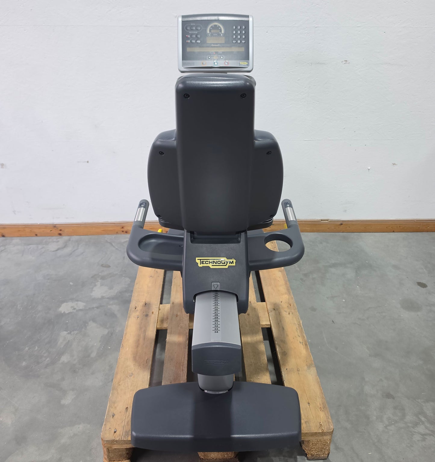 TechnoGym Recumbent Excite Line Recline 700, LED Display, standard pedal arms, with hand pulse, dark blue upholstery, used - refurbished condition