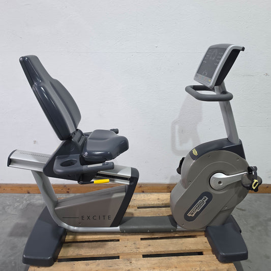 TechnoGym Recumbent Excite Line Recline 700, LED Display, normale Pedalarme, mit Handpuls, Polster Dunkelblau, gebraucht - überholter Zustand