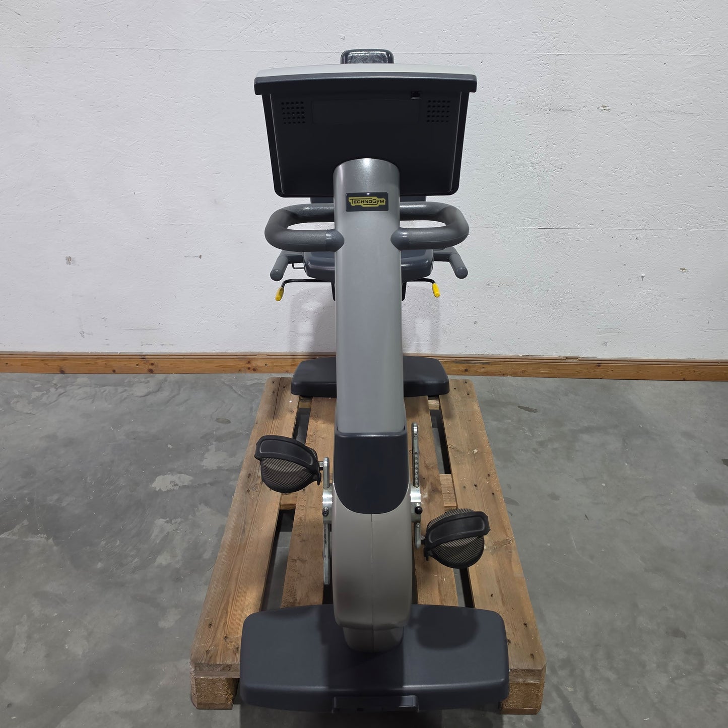 TechnoGym Recumbent Excite Line Recline 500, LED Display, verstellbare Pedalarme, ohne Handpuls, Polster Dunkelblau, gebraucht - überholter Zustand