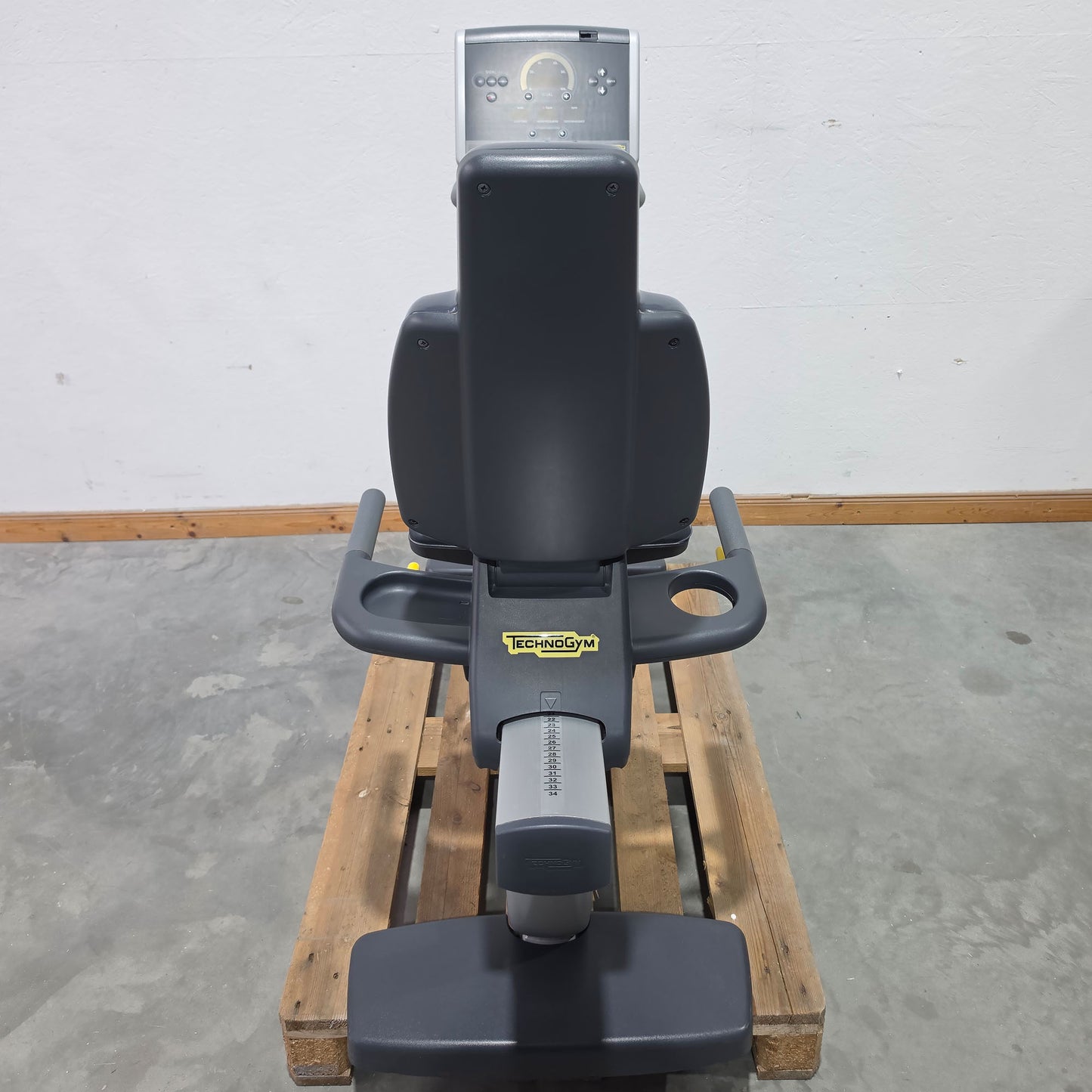 TechnoGym Recumbent Excite Line Recline 500, LED Display, verstellbare Pedalarme, ohne Handpuls, Polster Dunkelblau, gebraucht - überholter Zustand