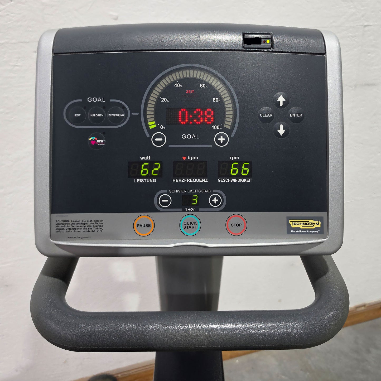 TechnoGym Recumbent Excite Line Recline 500, LED Display, verstellbare Pedalarme, ohne Handpuls, Polster Dunkelblau, gebraucht - überholter Zustand