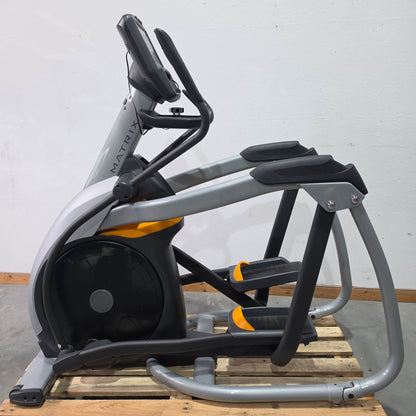 Matrix A5X Crosstrainer mit höhenverstellbarer Steigung, Ascent Trainer, Suspension Elliptical Trainer, LED Display, Farbe Silber, gebraucht - überholter Zustand