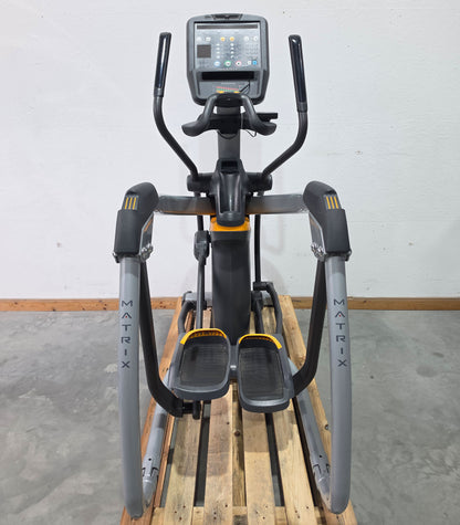 Matrix A5X Crosstrainer mit höhenverstellbarer Steigung, Ascent Trainer, Suspension Elliptical Trainer, LED Display, Farbe Silber, gebraucht - überholter Zustand