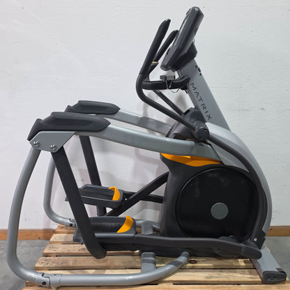 Matrix A5X Crosstrainer mit höhenverstellbarer Steigung, Ascent Trainer, Suspension Elliptical Trainer, LED Display, Farbe Silber, gebraucht - überholter Zustand