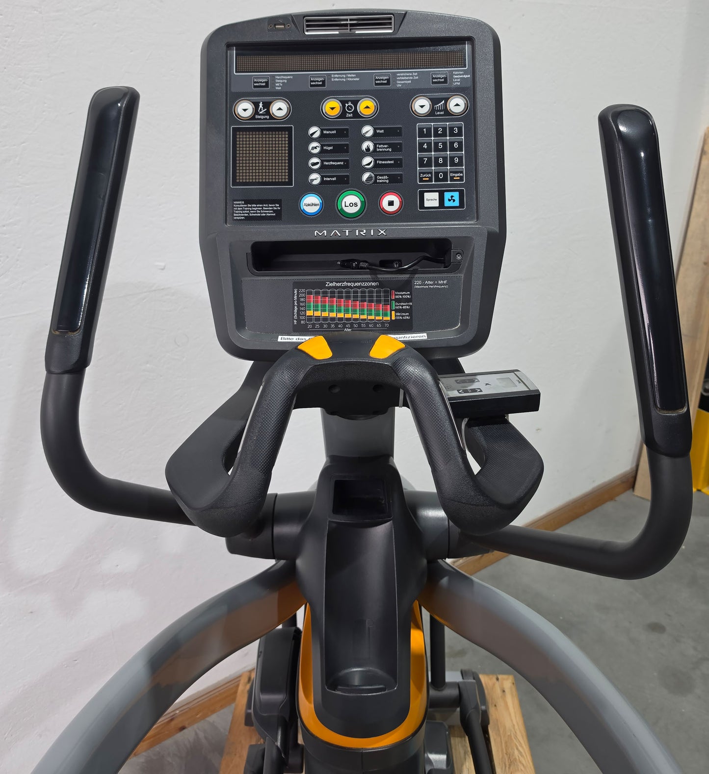Matrix A5X Crosstrainer mit höhenverstellbarer Steigung, Ascent Trainer, Suspension Elliptical Trainer, LED Display, Farbe Silber, gebraucht - überholter Zustand