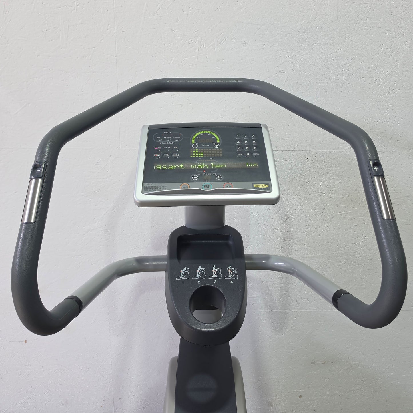 Technogym Wave Excite Line  700 Stepper - Inliner - Ski Ellipsentrainer, LED Display, gebraucht - überholter Zustand