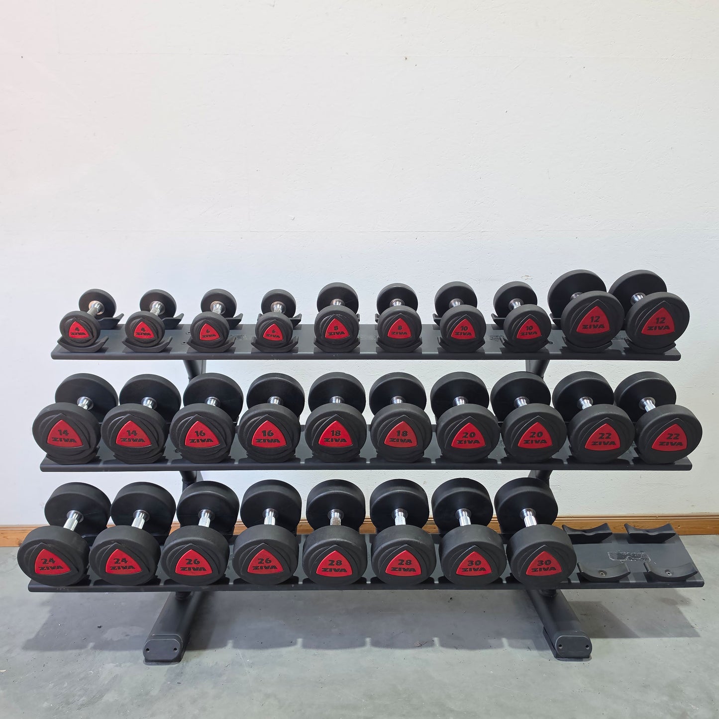 Jordan Kurzhantelsatz aus Urethane 2,5 bis 30kg in 2,5kg Stufen ( 12 Paare ) Material ähnlich Gummi bzw PU Polyurethane, INKLUSIVE Precor Kurzhantelablage, gebraucht - mit Gebrauchsspuren