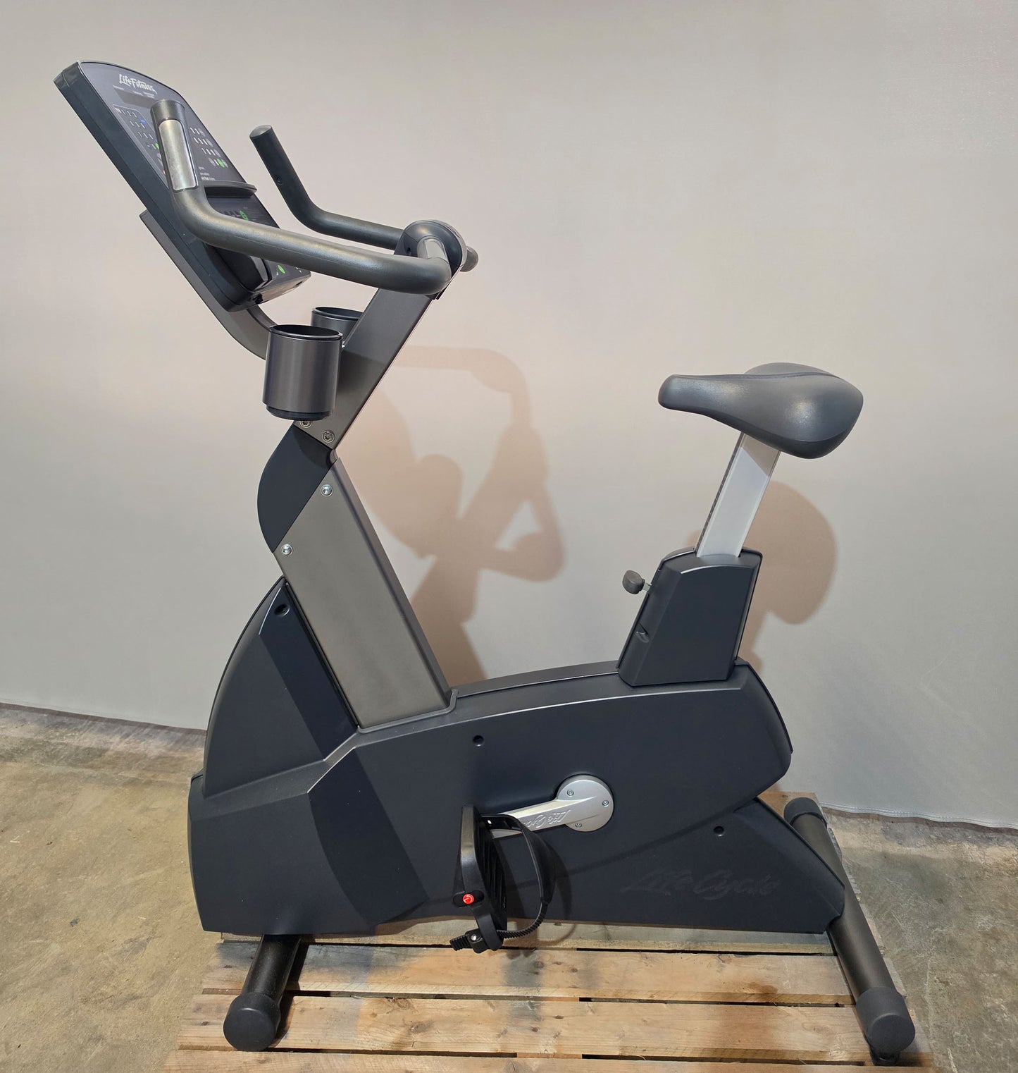 Life Fitness Ergometer Lifecycle, Integrity Serie, LED Konsole, Anthrazit - gebraucht - überholter Zustand, kleine optische Stellen am Display