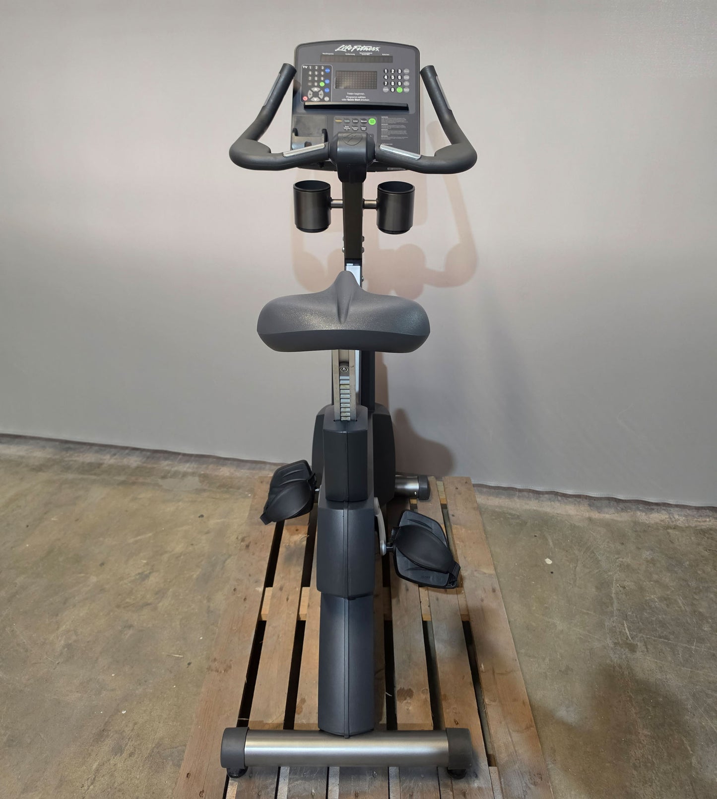 Life Fitness Ergometer Lifecycle, Integrity Serie, LED Konsole, Anthrazit - gebraucht - überholter Zustand, kleine optische Stellen am Display