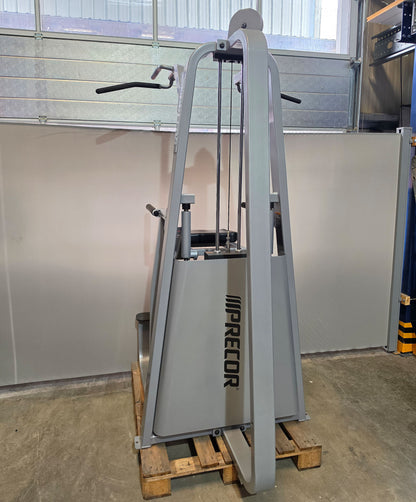 Precor Icarian 320 Assisted Dip-Chin & Pull-up Machine, Dip-Klimmzugmaschine mit Gewichtsunterstützung, Rahmenfarbe Silber, gebraucht - überholter Zustand