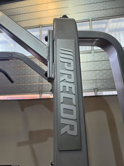 Precor Icarian 320 Assisted Dip-Chin & Pull-up Machine, Dip-Klimmzugmaschine mit Gewichtsunterstützung, Rahmenfarbe Silber, gebraucht - überholter Zustand
