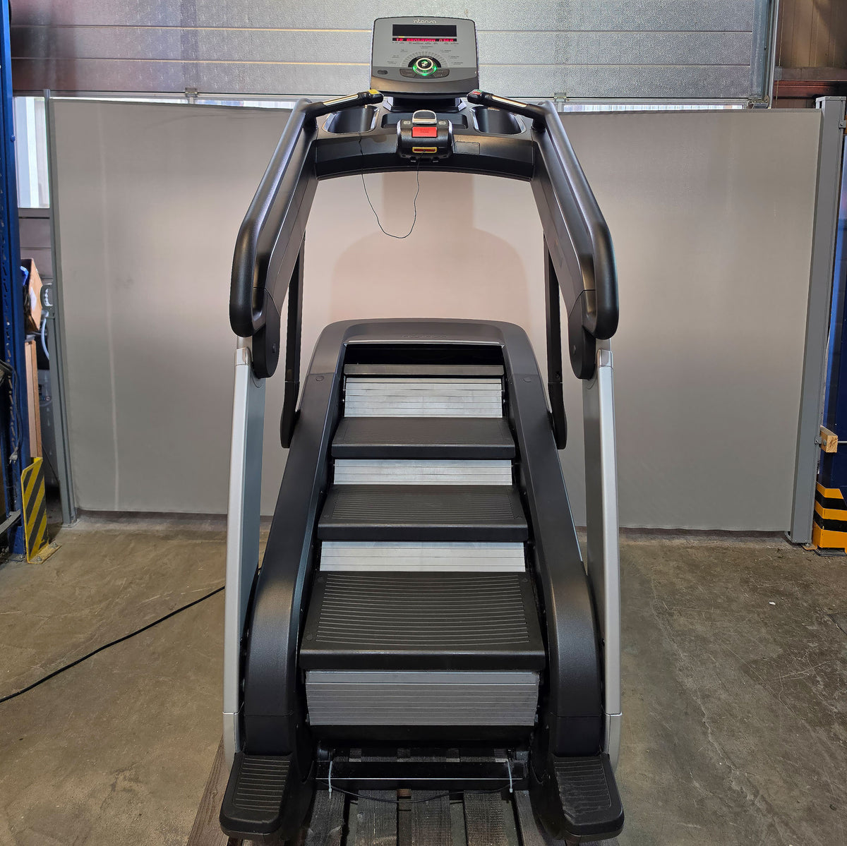 Intenza Escalate Stairclimber 550 Ci, Treppensteiger, Treppe, 20fach verstellbare Steigung, LED Display, gebraucht - überholter Zustand