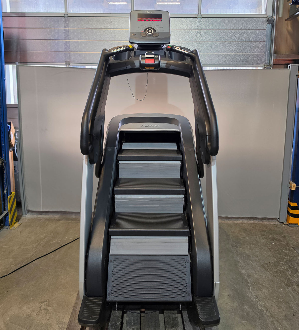 Intenza Escalate Stairclimber 550 Ci, Treppensteiger, Treppe, 20fach verstellbare Steigung, LED Display, gebraucht - überholter Zustand