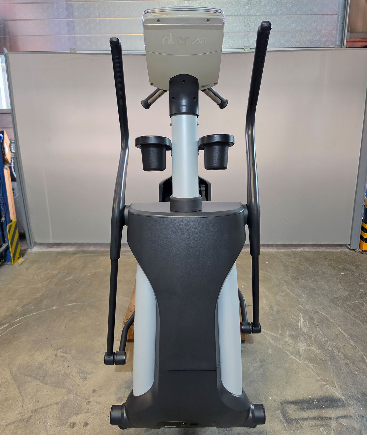 Intenza Elliptical Trainer 550 ETi, Crosstrainer mit Steigungsverstellung, LED Display, gebraucht - überholter Zustand