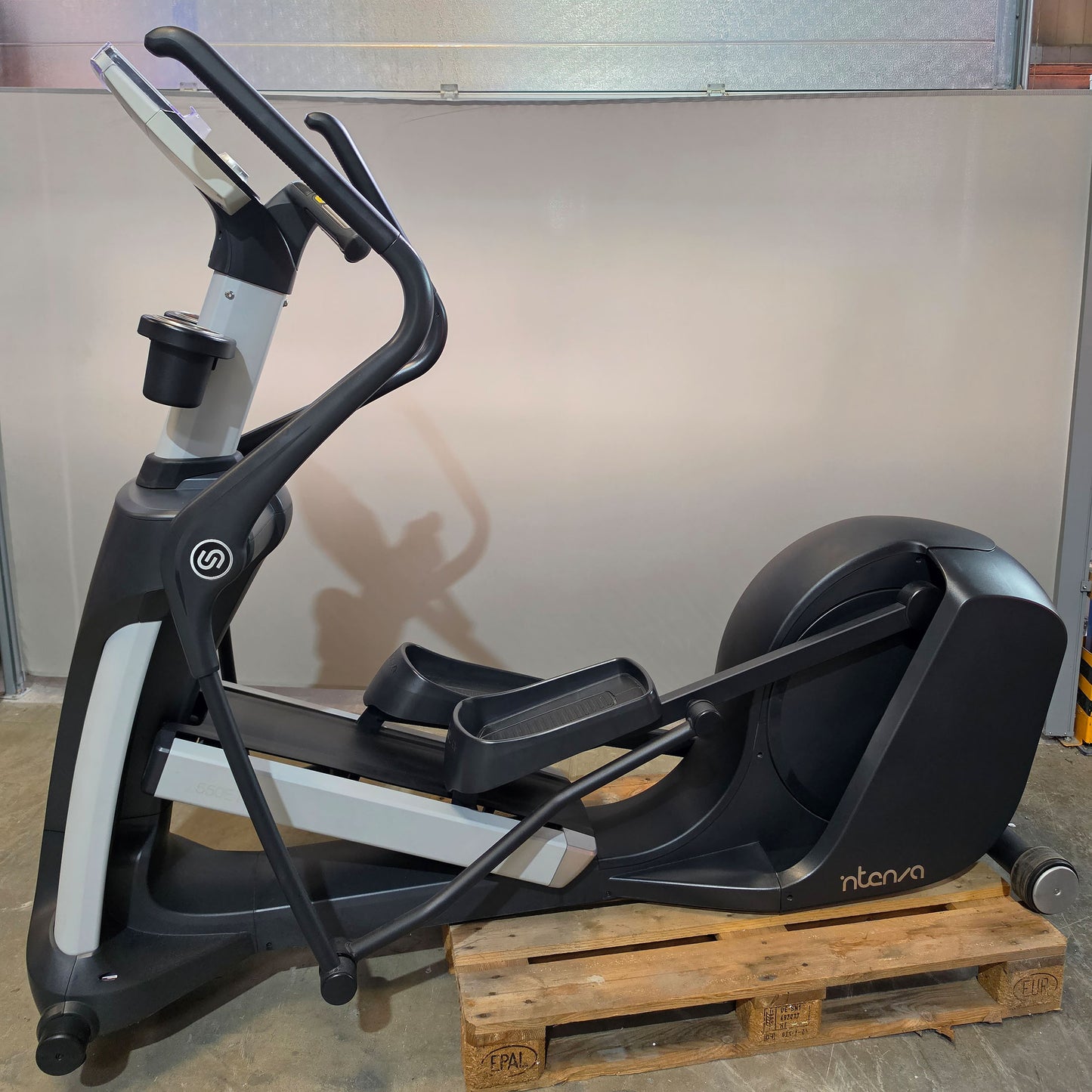 Intenza Elliptical Trainer 550 ETi, Crosstrainer mit Steigungsverstellung, LED Display, gebraucht - überholter Zustand