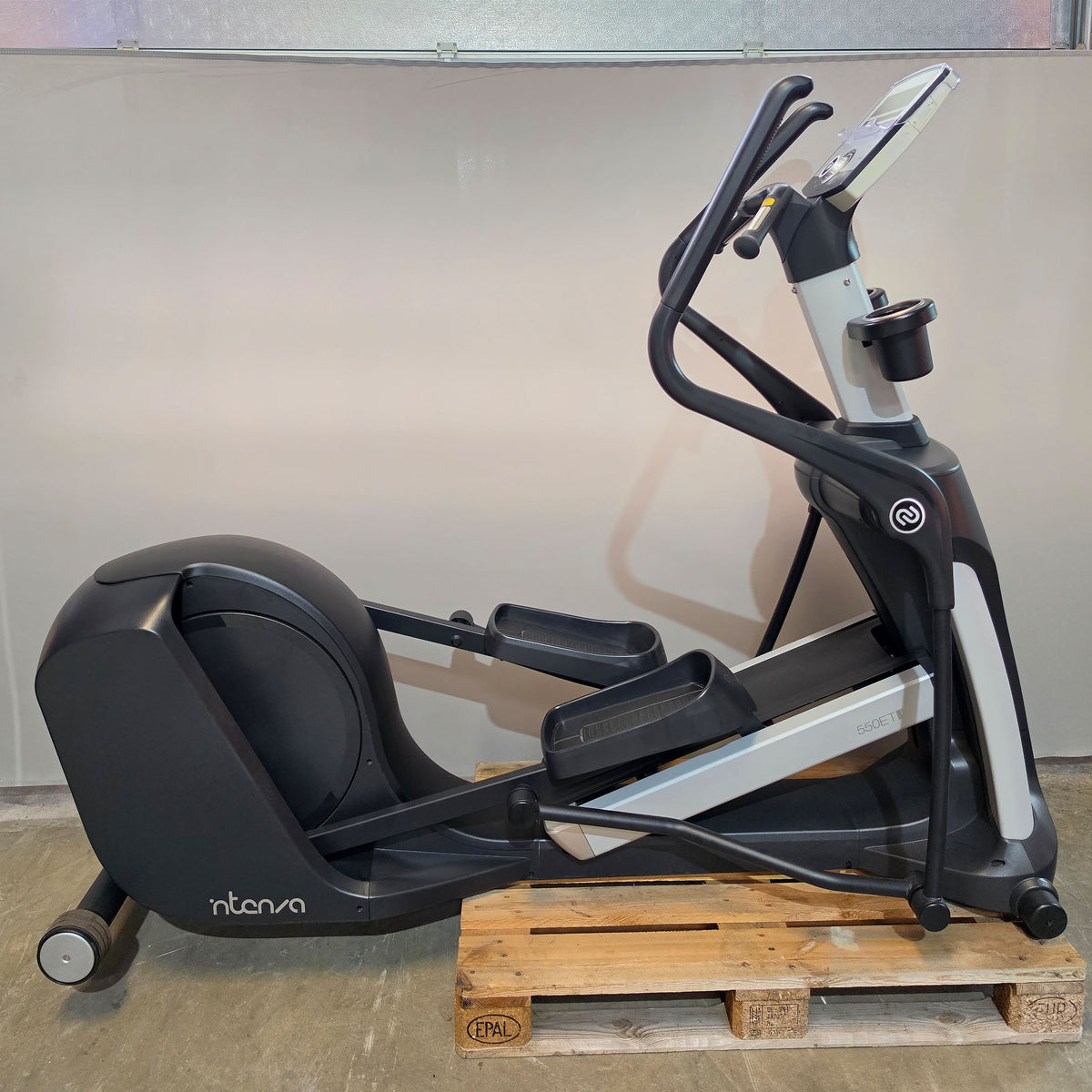 Intenza Elliptical Trainer 550 ETi, Crosstrainer mit Steigungsverstellung, LED Display, gebraucht - überholter Zustand