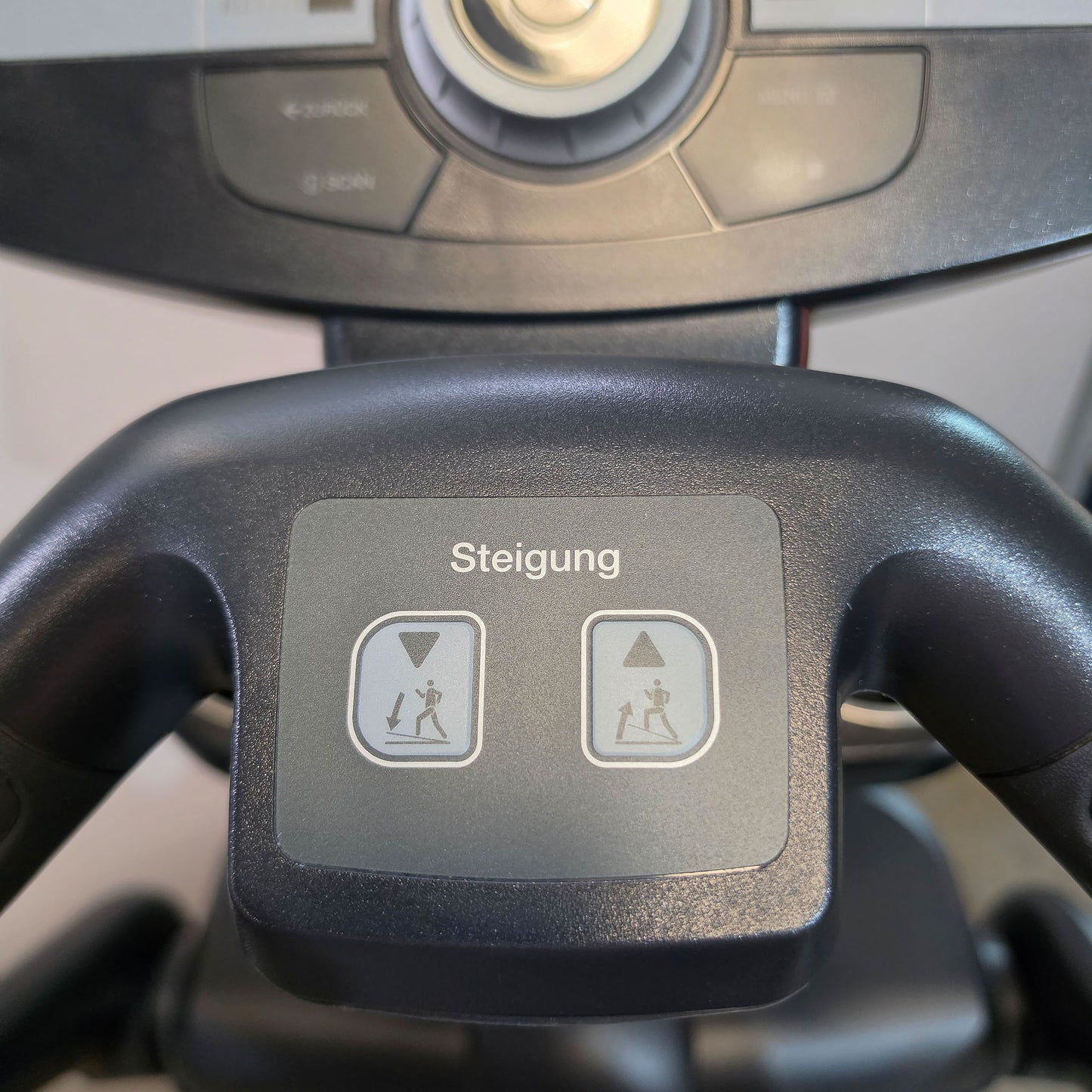 Intenza Elliptical Trainer 550 ETi, Crosstrainer mit Steigungsverstellung, LED Display, gebraucht - überholter Zustand