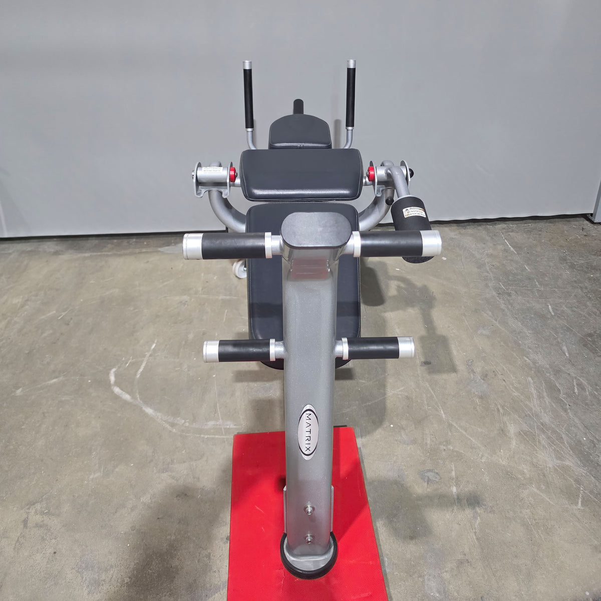 Matrix Aura G3-PL50 Bauchbank Klappmesser, Bauchmuskelmaschine Plate loaded, Ab Crunch Bench, Farbe Silber, gebraucht