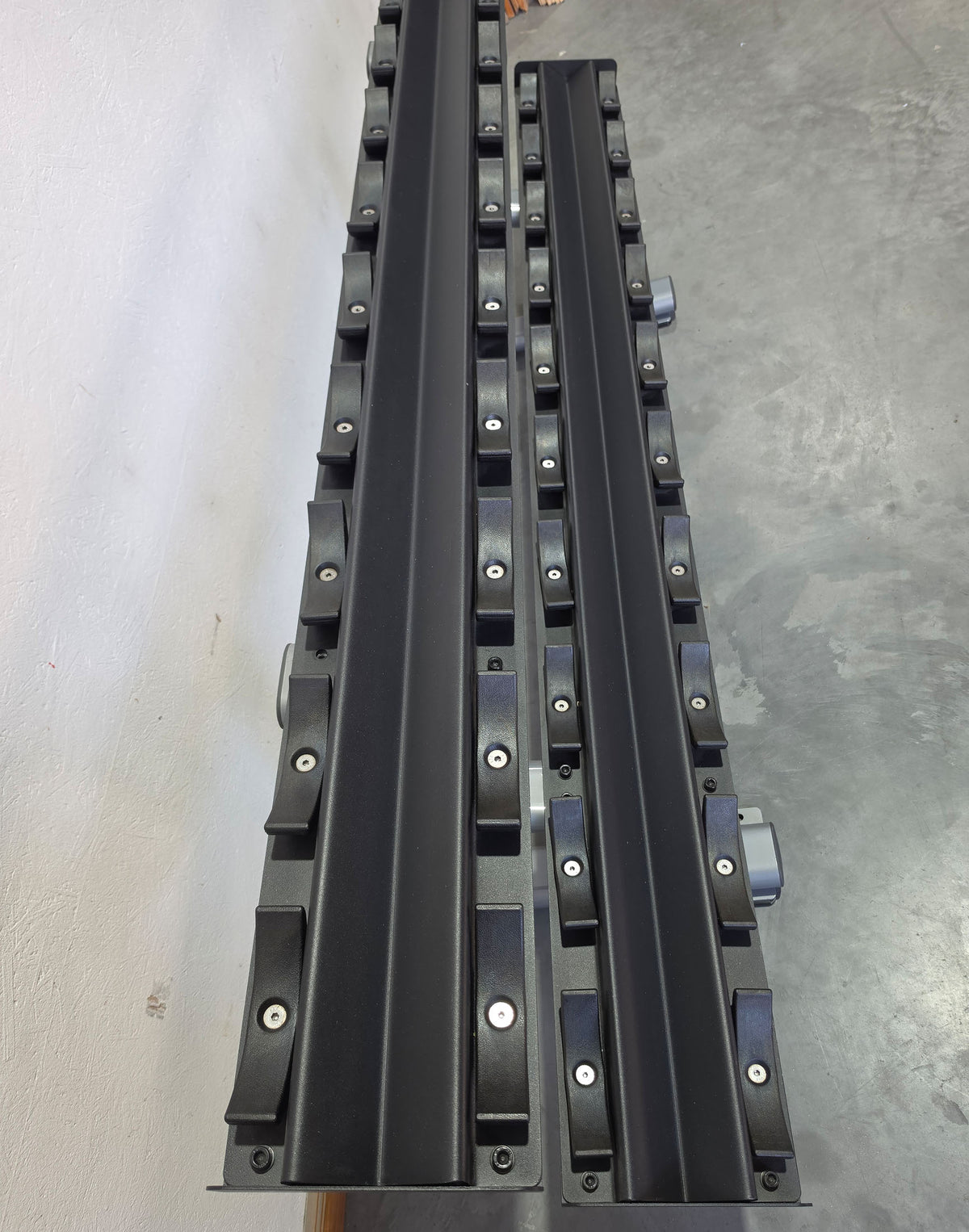 Matrix Kurzhantelständer für 10 Paare, Magnum 10-Pair Pro-Style Dumbbell Rack MG-A510, mit Ablageschalen, Farbe Silber, gebraucht - guter geprüfter Zustand