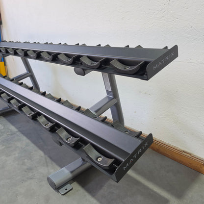 Matrix Kurzhantelständer für 10 Paare, Magnum 10-Pair Pro-Style Dumbbell Rack MG-A510, mit Ablageschalen, Farbe Silber, gebraucht - guter geprüfter Zustand