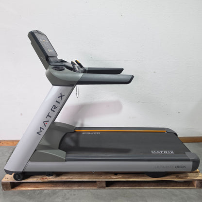 Matrix T5X Treadmill, new model, LED display, used - refurbished condition incl. new running belt