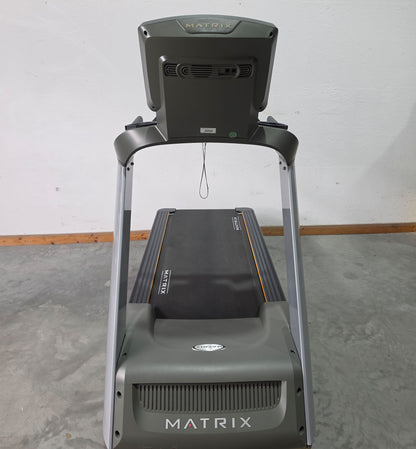 Matrix T5X Treadmill, new model, LED display, used - refurbished condition incl. new running belt