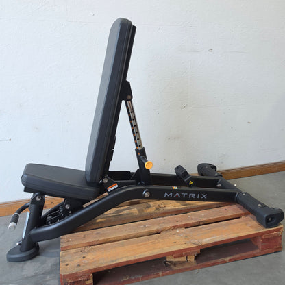 Matrix Magnum MG-A82 Universalbank verstellbar, Hantelbank ohne Ablage, Magnum Multi-adjustable Bench LP, Rahmenfarbe Schwarz, gebraucht - überholter Zustand