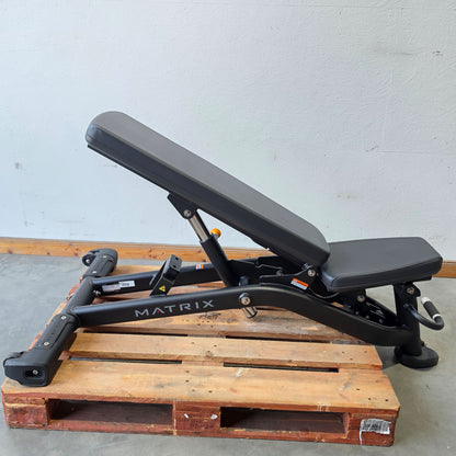 Matrix Magnum MG-A82 Universalbank verstellbar, Hantelbank ohne Ablage, Magnum Multi-adjustable Bench LP, Rahmenfarbe Schwarz, gebraucht - überholter Zustand