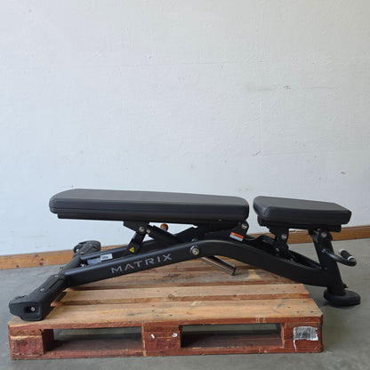 Matrix Magnum MG-A82 Universalbank verstellbar, Hantelbank ohne Ablage, Magnum Multi-adjustable Bench LP, Rahmenfarbe Schwarz, gebraucht - überholter Zustand