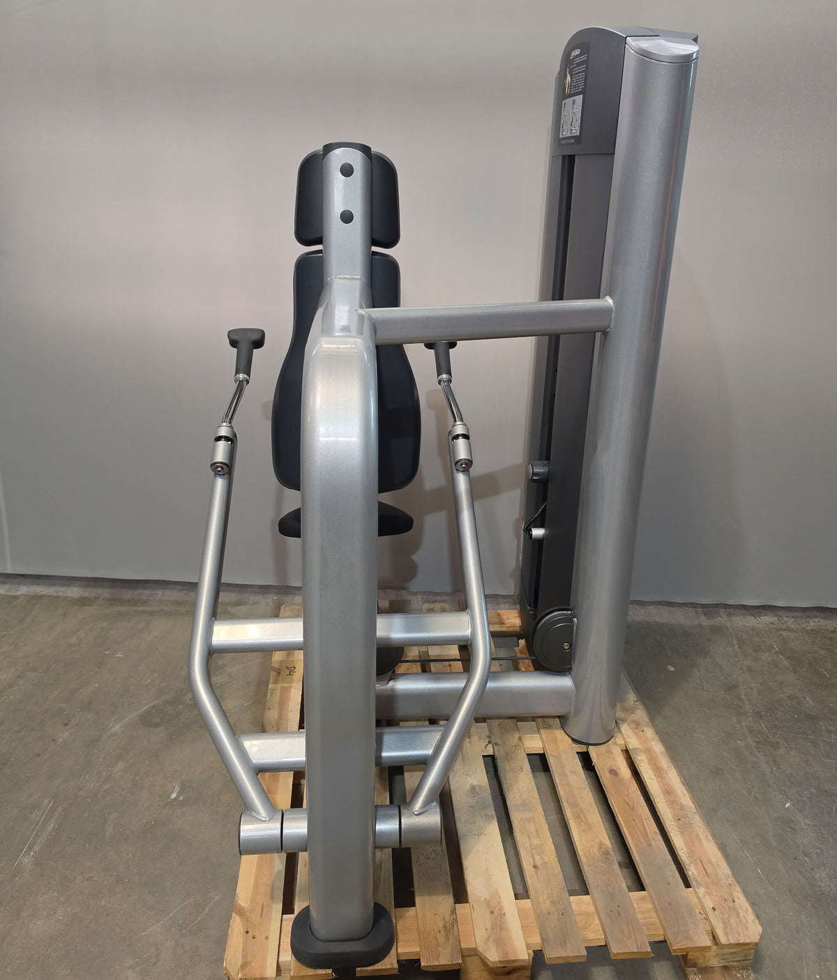 Life Fitness Trizepsmaschine Dip, Armstrecker  Triceps, 135kg Gewichtsblock, Signature Series, Rahmenfarbe Silber, gebraucht - überholter Zustand