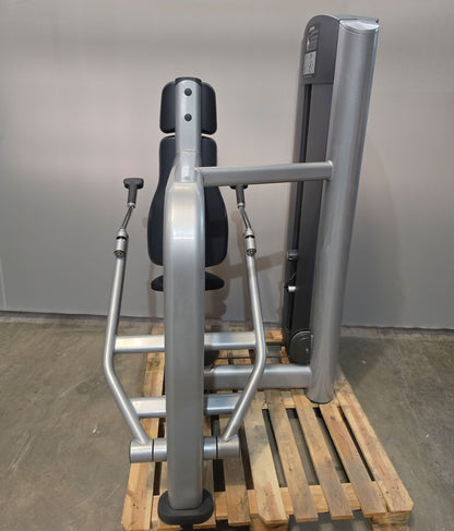 Life Fitness Trizepsmaschine Dip, Armstrecker  Triceps, 135kg Gewichtsblock, Signature Series, Rahmenfarbe Silber, gebraucht - überholter Zustand