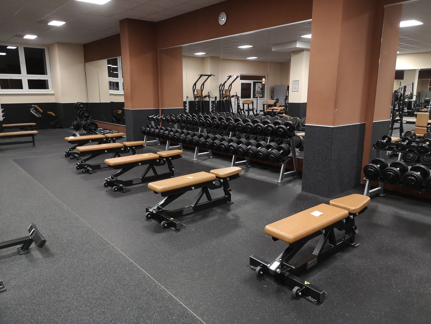 Life Fitness & Hammer Strength - 93 Fitnessgeräte - Kraftgeräte, Cardiogeräte, Plate loaded Geräte, Bänke etc - komplettes Fitnessstudio - gebraucht - TOP Zustand