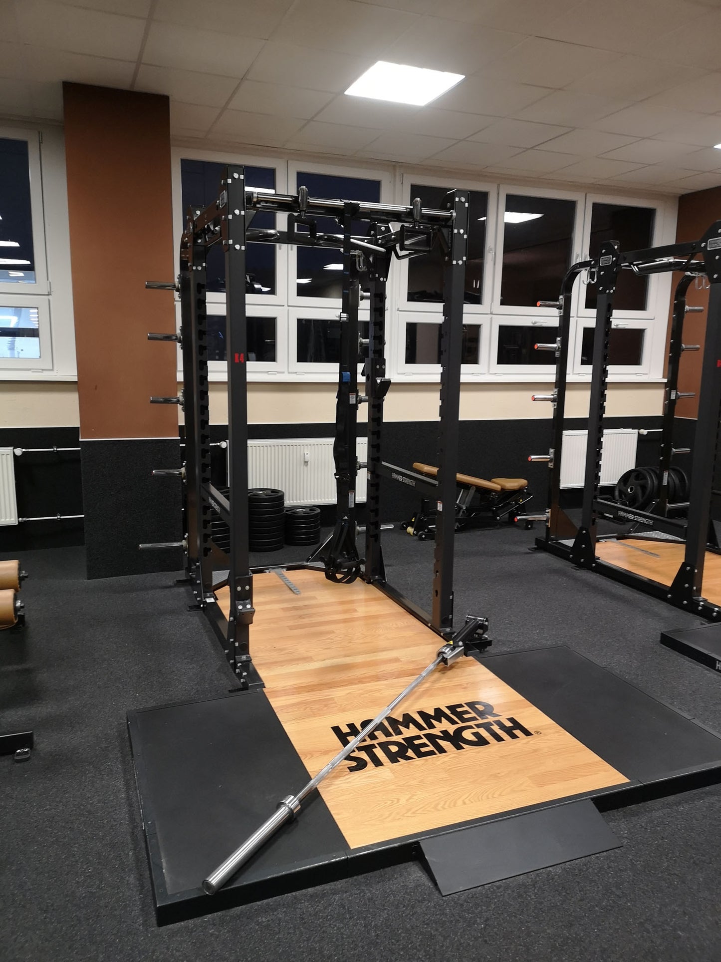 Life Fitness & Hammer Strength - 93 Fitnessgeräte - Kraftgeräte, Cardiogeräte, Plate loaded Geräte, Bänke etc - komplettes Fitnessstudio - gebraucht - TOP Zustand