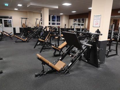 Life Fitness & Hammer Strength - 93 Fitnessgeräte - Kraftgeräte, Cardiogeräte, Plate loaded Geräte, Bänke etc - komplettes Fitnessstudio - gebraucht - TOP Zustand