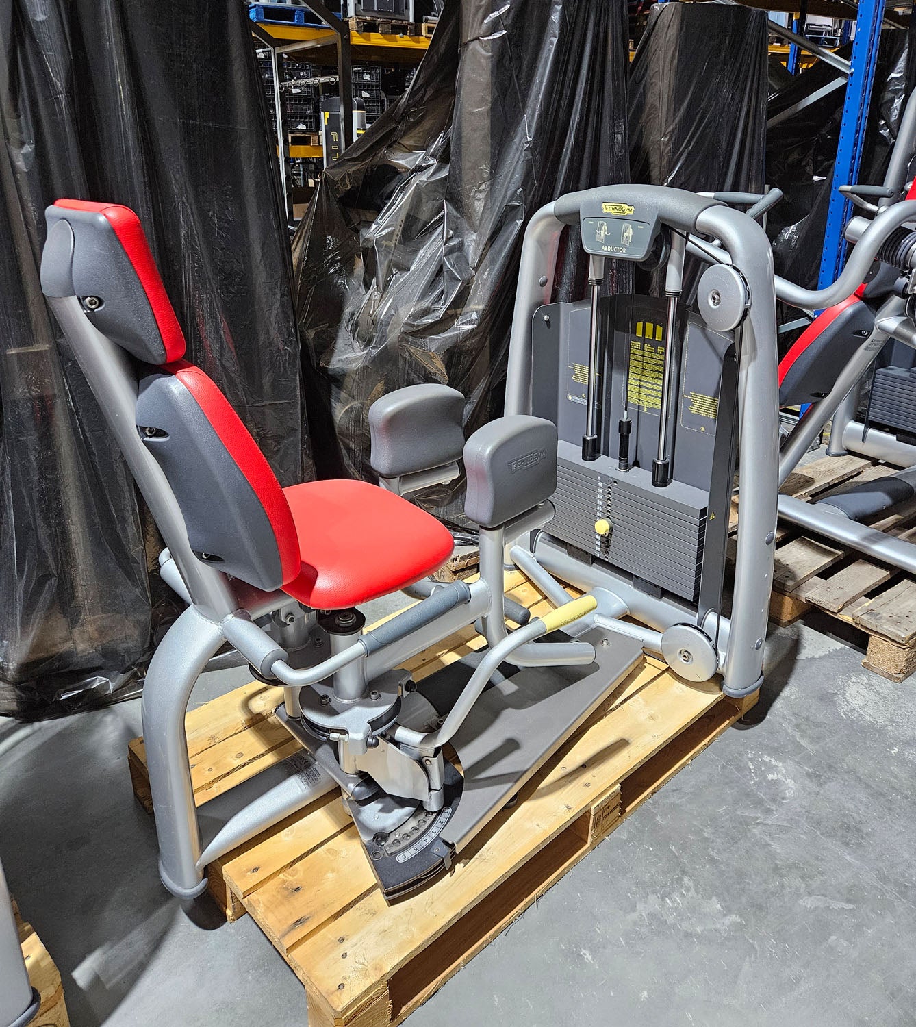 TechnoGym 18 Kraftgeräte im Set, Selection Line, Strength Machines with Stack Weight, Polster Rot, gebraucht - überholter Zustand