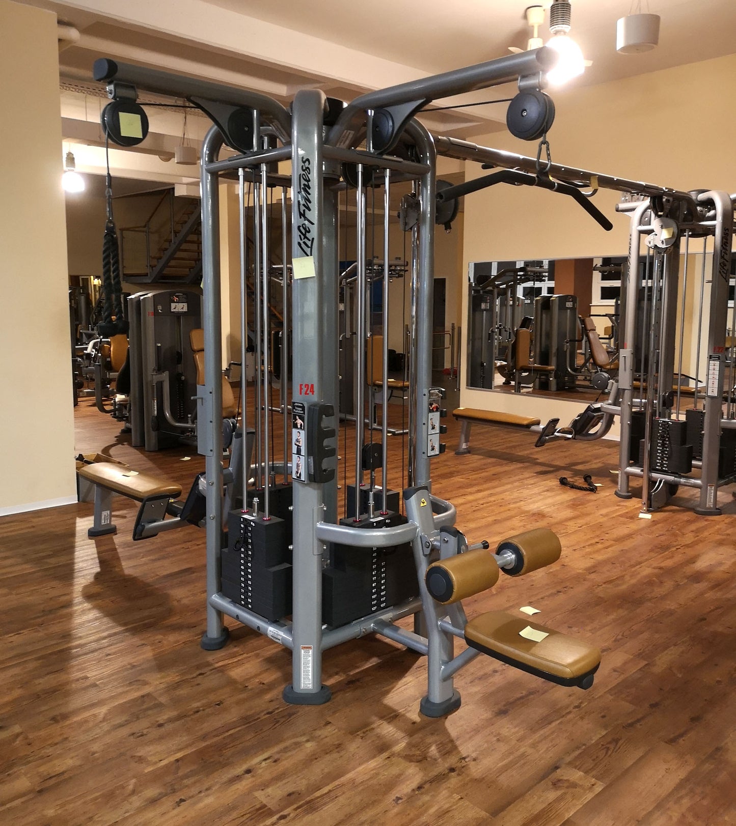 Life Fitness & Hammer Strength - 93 Fitnessgeräte - Kraftgeräte, Cardiogeräte, Plate loaded Geräte, Bänke etc - komplettes Fitnessstudio - gebraucht - TOP Zustand