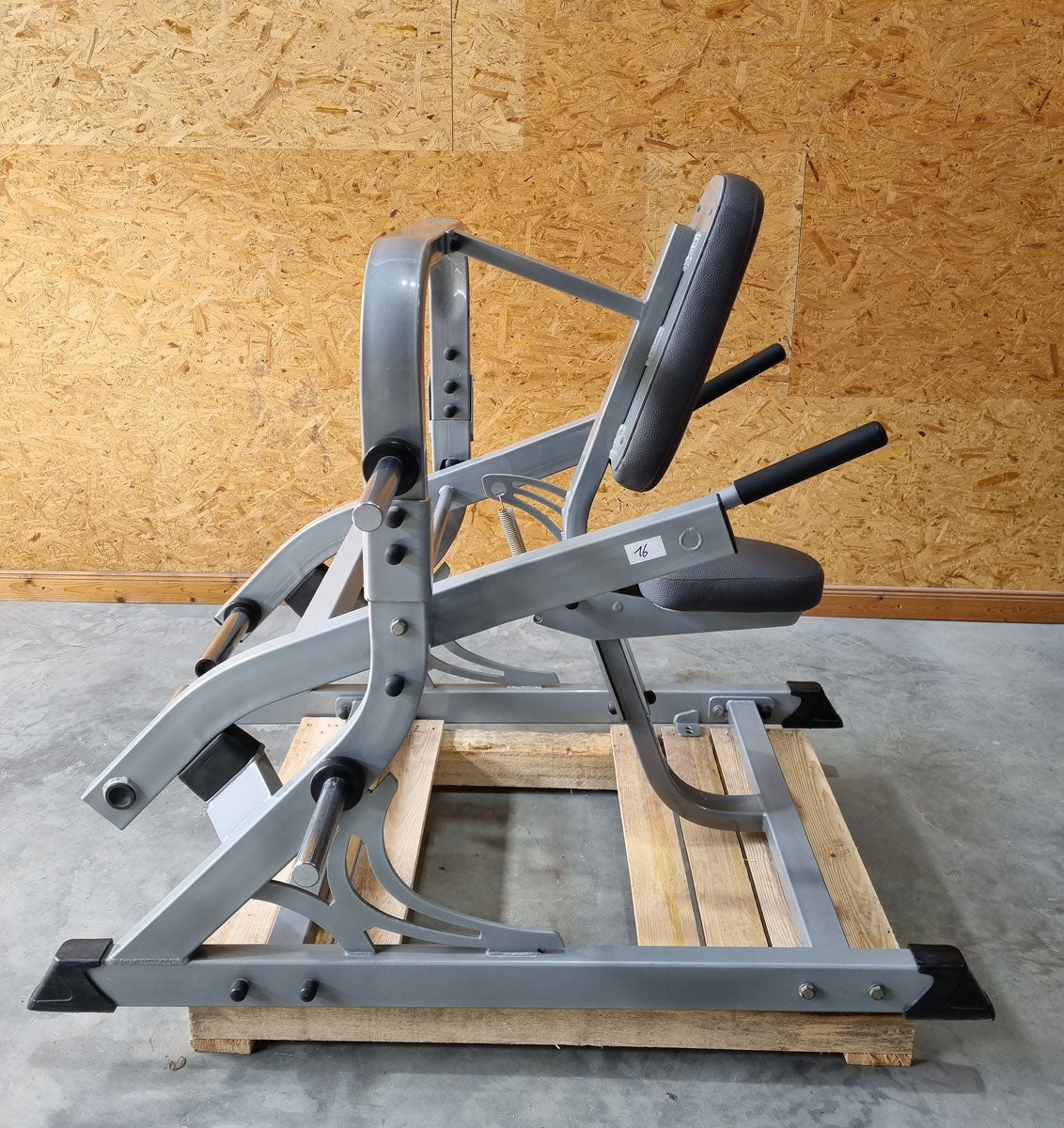 Plate loaded set, 11 strength machines, Hammer Strength replica, used - tested condition