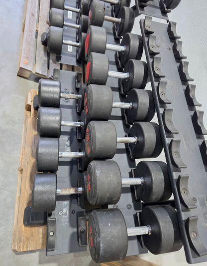 Jordan und Ziva Kurzhantelsatz aus Urethane 2,5 bis 50kg in 2,5kg Stufen ( 20 Paare ) Material ähnlich Gummi bzw Polyurethane, INKLUSIVE Precor Kurzhantelablagen, gebraucht - mit Gebrauchsspuren