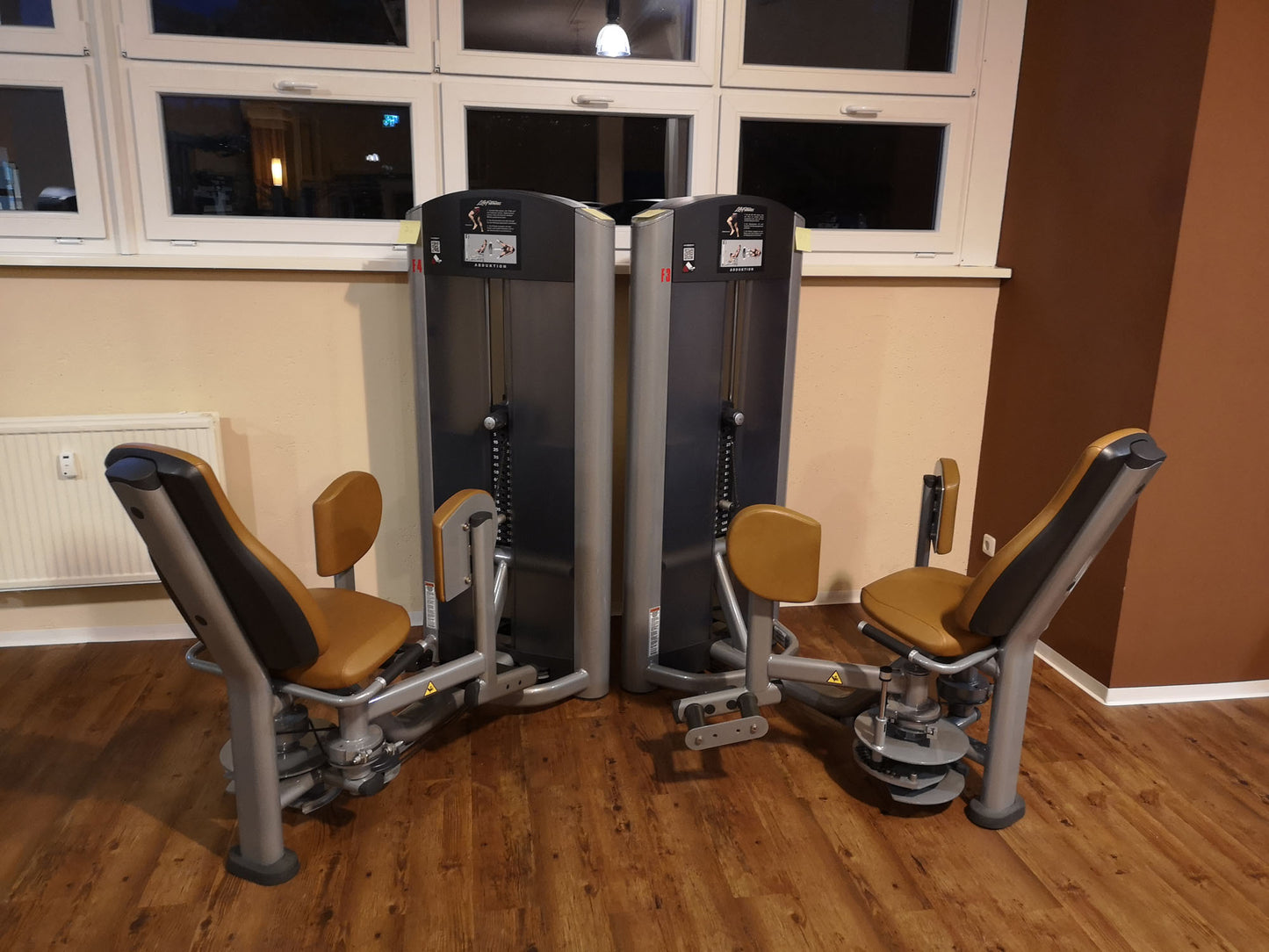 Life Fitness & Hammer Strength - 93 Fitnessgeräte - Kraftgeräte, Cardiogeräte, Plate loaded Geräte, Bänke etc - komplettes Fitnessstudio - gebraucht - TOP Zustand