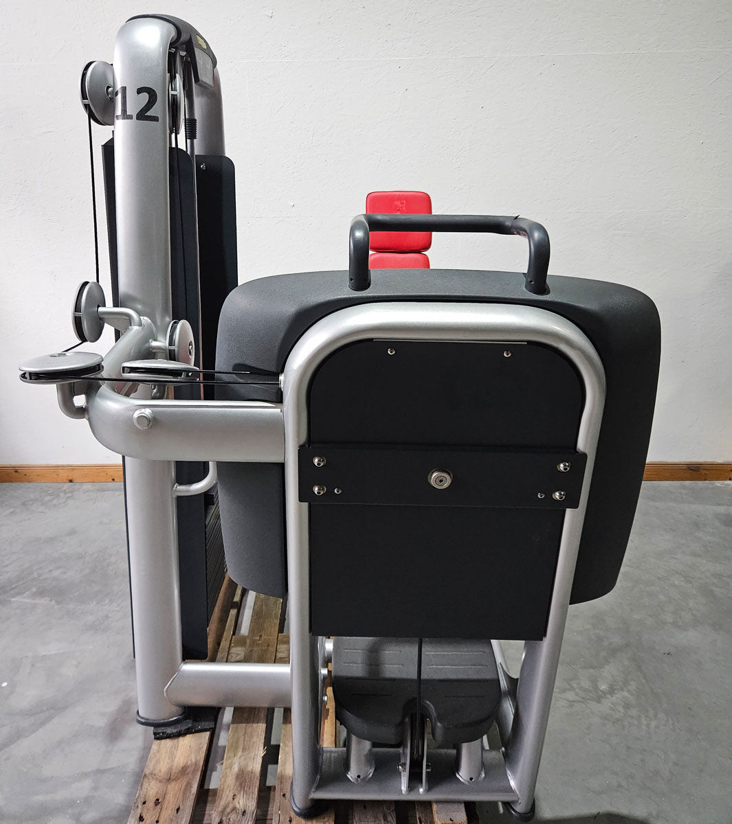 TechnoGym 18 Kraftgeräte im Set, Selection Line, Strength Machines with Stack Weight, Polster Rot, gebraucht - überholter Zustand