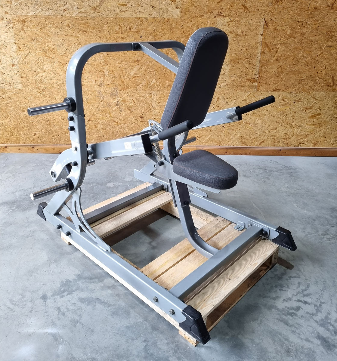 Plate loaded set, 11 strength machines, Hammer Strength replica, used - tested condition