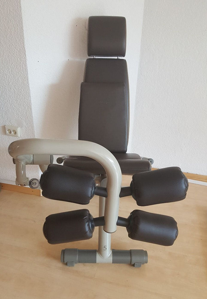 TechnoGym Easy Line Zirkelgerät, Beinstrecker und Beinbeuger, Kombigerät 2 in 1, Einzelgerät hydraulisch, Polster Braun, gebraucht