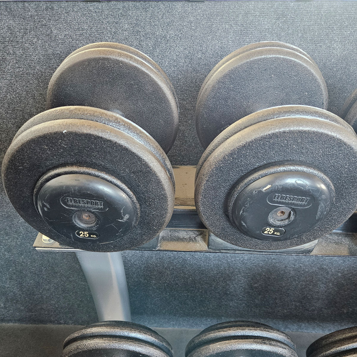 ElbeSport Kurzhantelsatz aus Guss von 2,5 bis 60kg in 2,5kg Stufen ( 24 Paare ) Oldschool, INKLUSIVE Kurzhantelablagen, gebraucht - mit Gebrauchsspuren