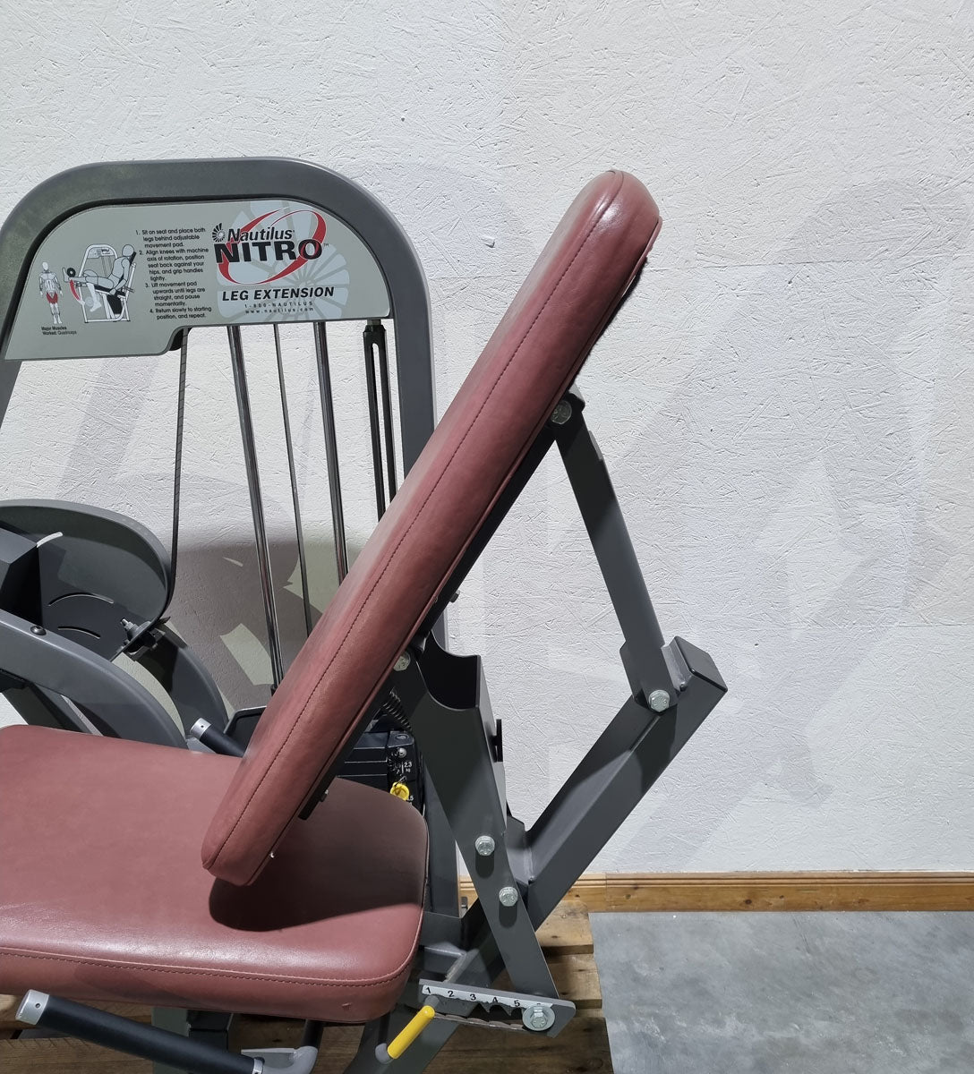 Nautilus Nitro leg extension and leg curl seated, 2 machines in a set, leg curl and leg extension seated, frame color anthracite, used - refurbished condition