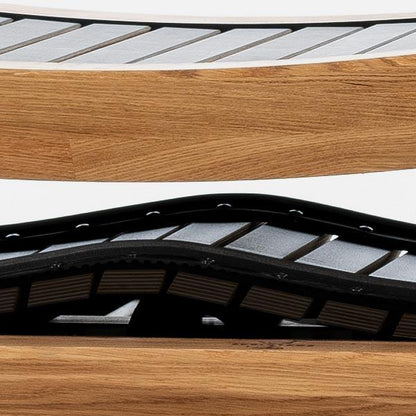 Laufband mit Holzverkleidung und gebogenem Design, Markenname nicht sichtbar.
