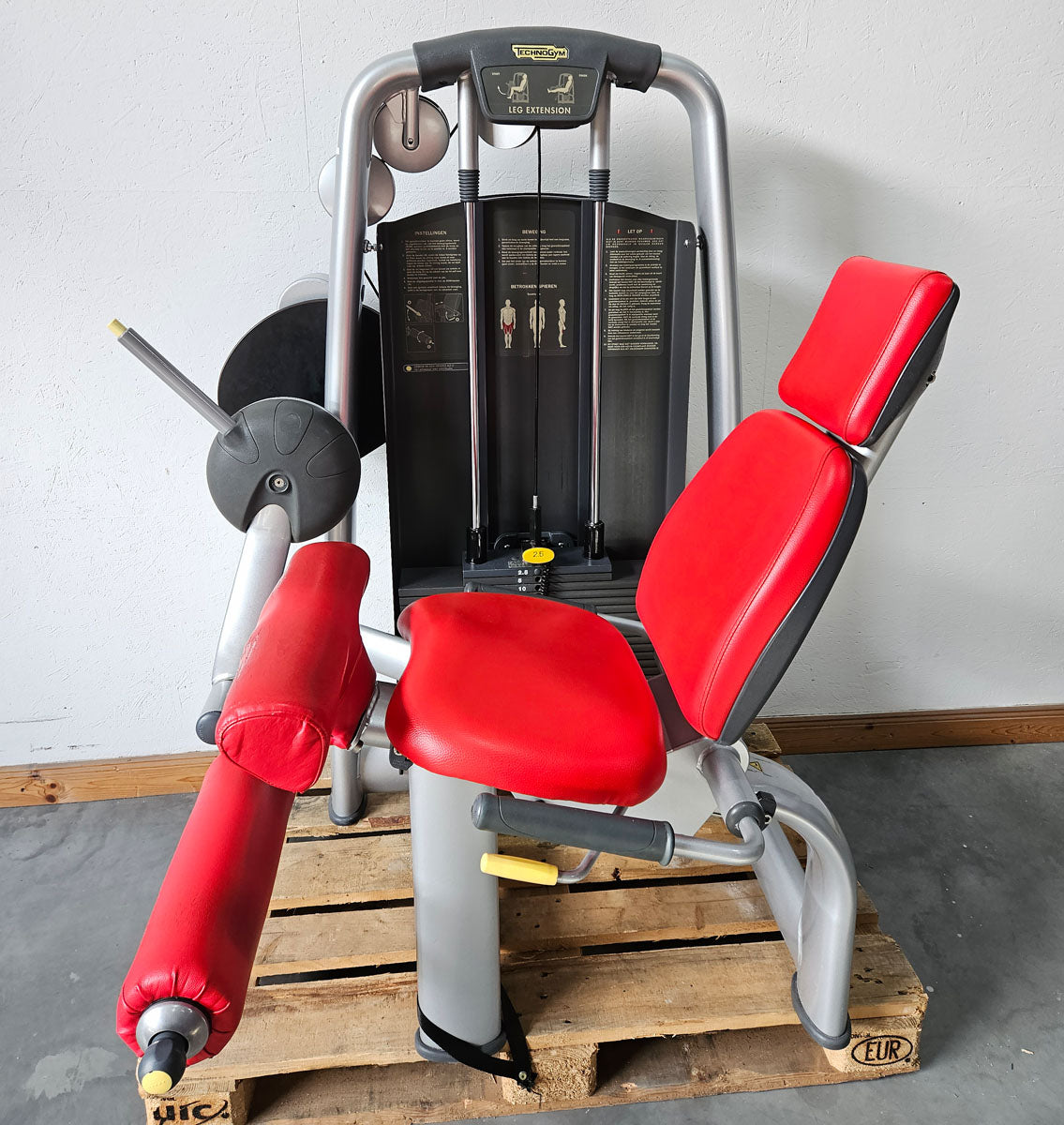 TechnoGym 18 Kraftgeräte im Set, Selection Line, Strength Machines with Stack Weight, Polster Rot, gebraucht - überholter Zustand