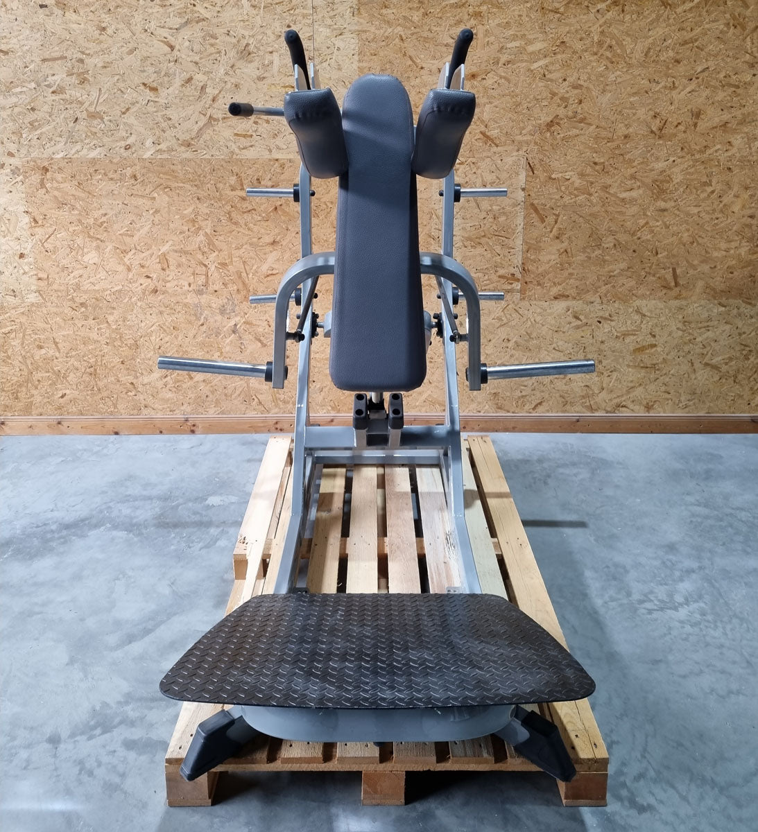 Plate loaded set, 11 strength machines, Hammer Strength replica, used - tested condition