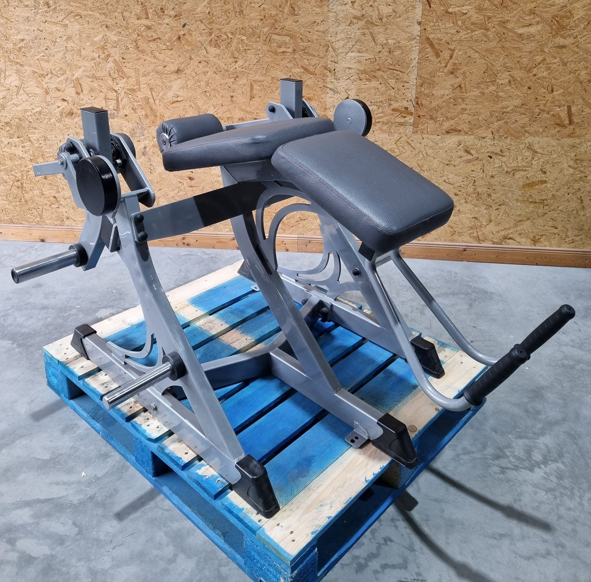 Plate loaded set, 11 strength machines, Hammer Strength replica, used - tested condition